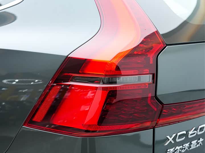 Volvo XC60 2026 2026款 B5 四驱智逸豪华版