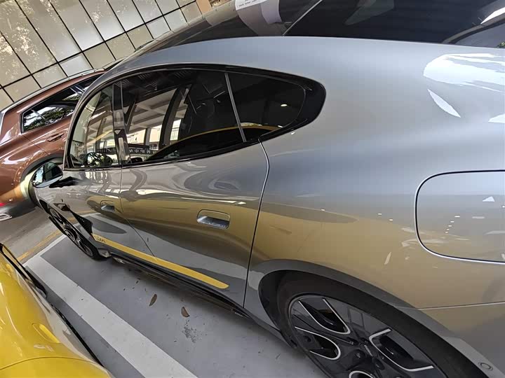 2025 Xiaomi SU7 Ultra