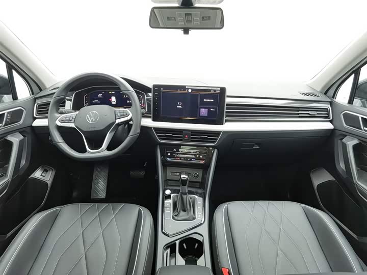 2025 Volkswagen Tiguan L Pro