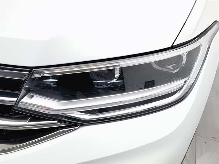 Volkswagen Tiguan L Pro 2025 2025款 出众款 300TSI 自动两驱龙腾版