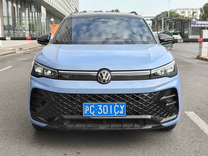 2025 Volkswagen Tiguan L Pro