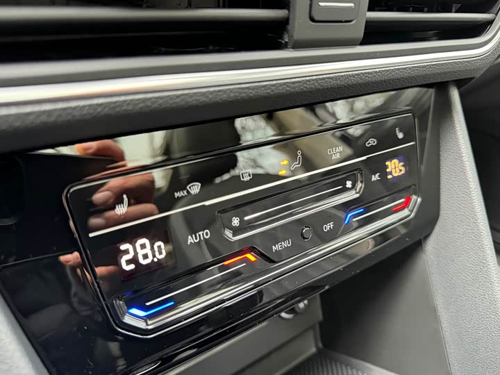 Volkswagen Tiguan L Pro 2025 2025款 出众款 330TSI 自动两驱R-Line龙耀版