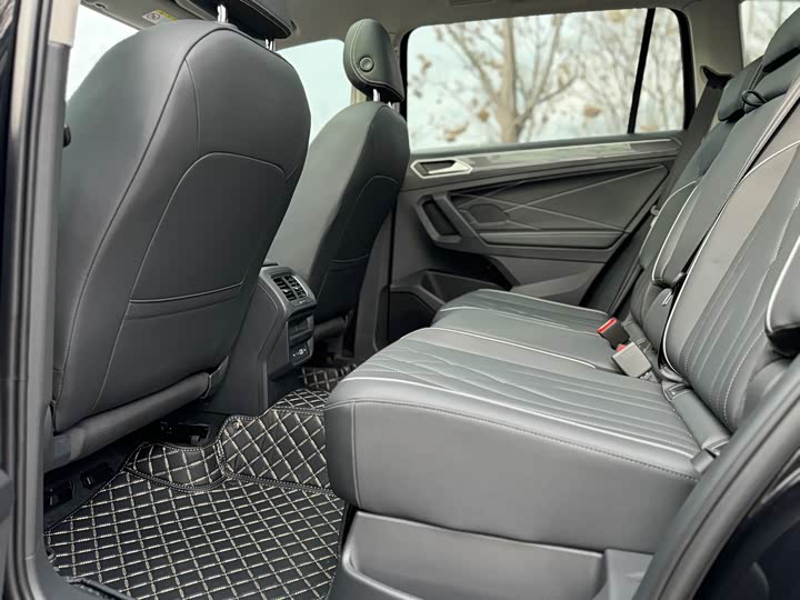 Volkswagen Tiguan L Pro 2025 2025款 出众款 330TSI 自动两驱R-Line龙耀版