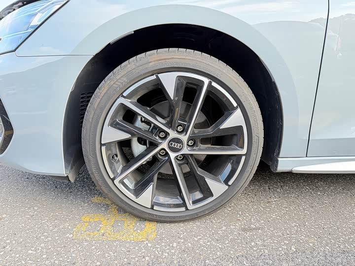 Audi A3 2025 2025款 A3L Limousine 35TFSI 飞驰尊享型