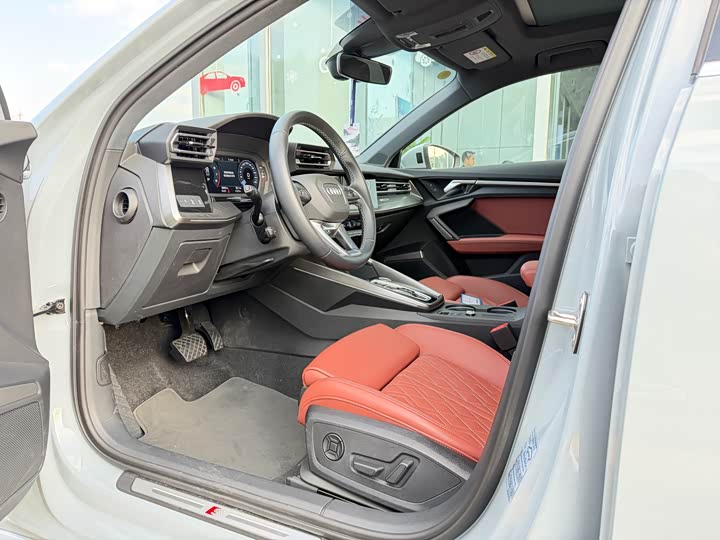 Audi A3 2025 2025款 A3L Limousine 35TFSI 飞驰尊享型