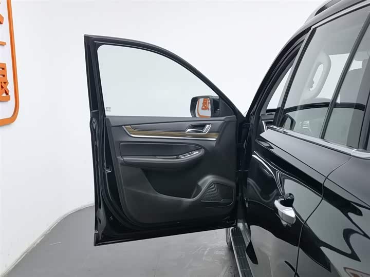 Roewe RX8 2019 2019款 30T 智联网四驱超群旗舰版