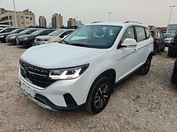 Dongfeng Forthing T5 2022 2022款 盛世款 1.5T 自动逐梦版五座