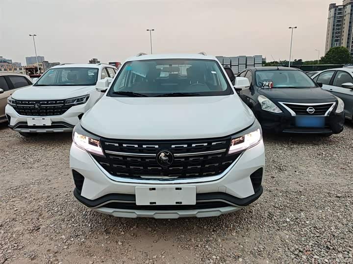 Dongfeng Forthing T5 2022 2022款 盛世款 1.5T 自动逐梦版五座