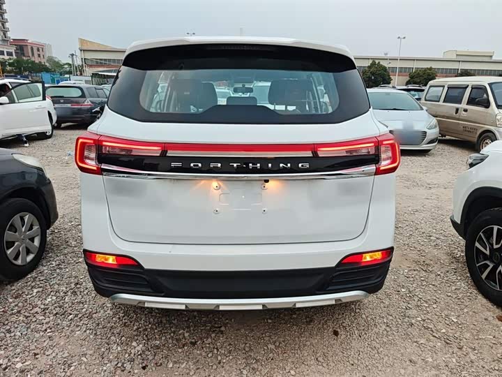 Dongfeng Forthing T5 2022 2022款 盛世款 1.5T 自动逐梦版五座