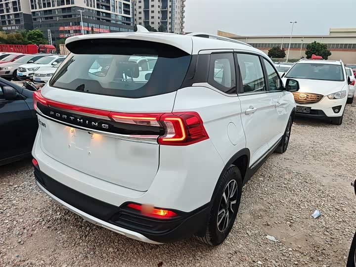 Dongfeng Forthing T5 2022 2022款 盛世款 1.5T 自动逐梦版五座