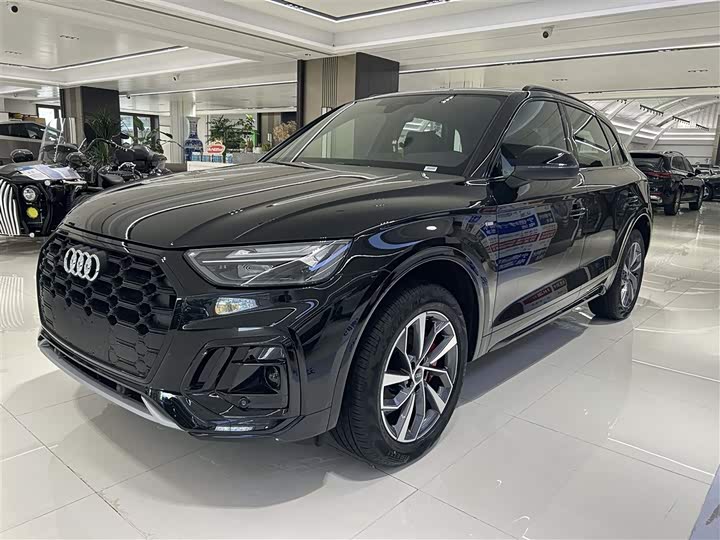 Audi Q5L 2025 2025款 45周年典藏版 40 TFSI 豪华动感型