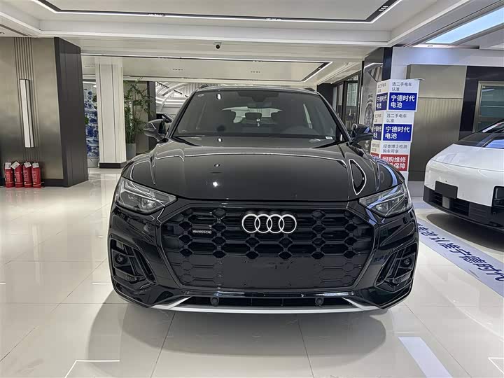 Audi Q5L 2025 2025款 45周年典藏版 40 TFSI 豪华动感型