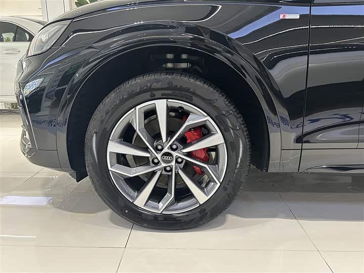 Audi Q5L 2025 2025款 45周年典藏版 40 TFSI 豪华动感型