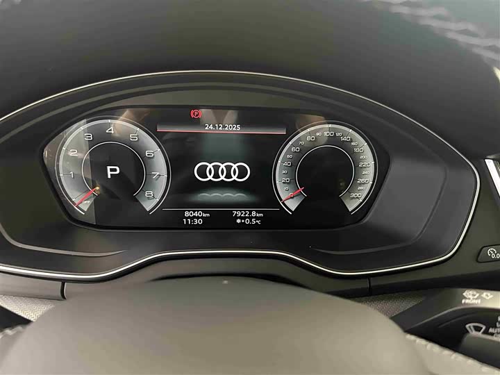 Audi Q5L 2025 2025款 45周年典藏版 40 TFSI 豪华动感型