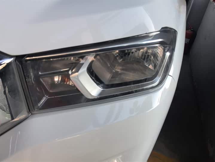 Maxus T70 2020 2020款 2.0T汽油手动两驱精英型标箱高底盘