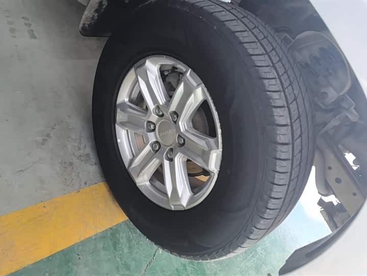 Maxus T70 2020 2020款 2.0T汽油手动两驱精英型标箱高底盘