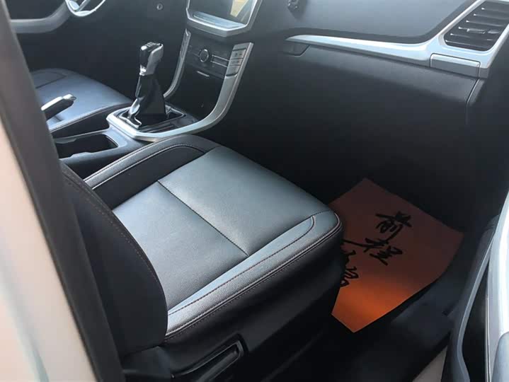 Maxus T70 2020 2020款 2.0T汽油手动两驱精英型标箱高底盘