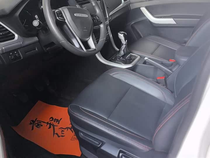 Maxus T70 2020 2020款 2.0T汽油手动两驱精英型标箱高底盘