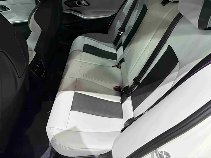 BMW M3 2024 2024款 M3四门轿车 M xDrive 雷霆版