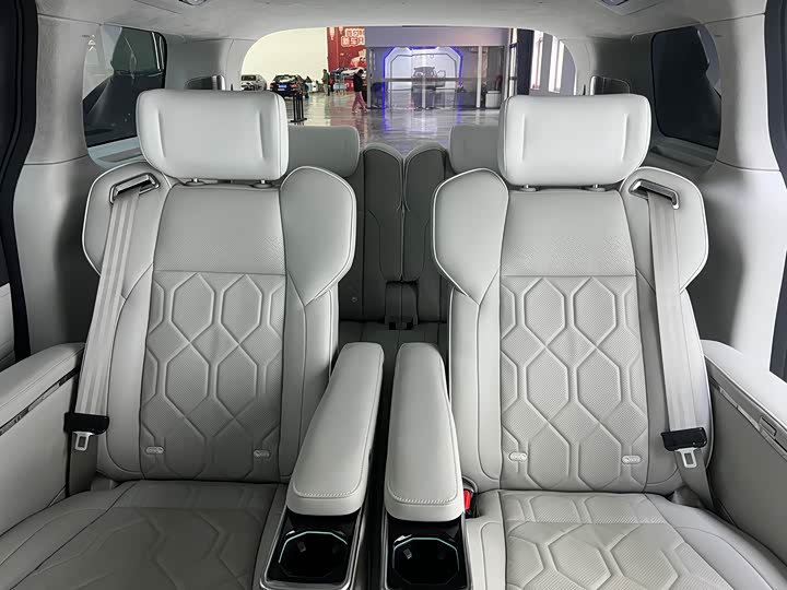 Volvo EM90 2025 2025款 Ultra 六座