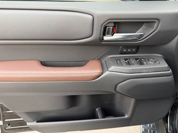 Toyota Prado 2024 2024款 2.4T 悍野WX版 6座