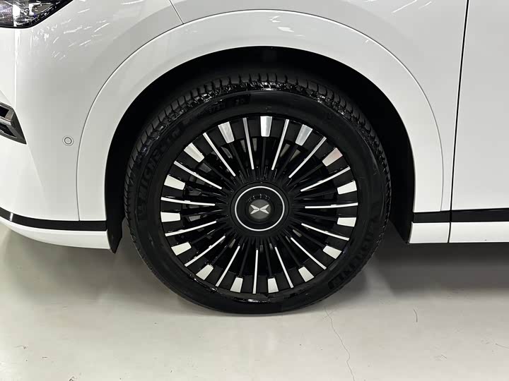 XPeng X9 2025 2025款 纯电 740超长续航 Max