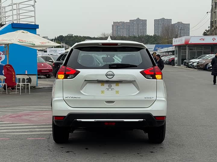 Nissan X-Trail 2025 2025款 荣誉 2.0L 两驱领先版