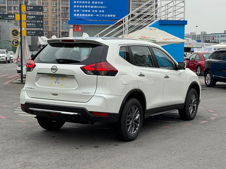 Nissan X-Trail 2025 2025款 荣誉 2.0L 两驱领先版