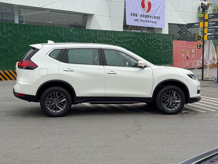 Nissan X-Trail 2025 2025款 荣誉 2.0L 两驱领先版