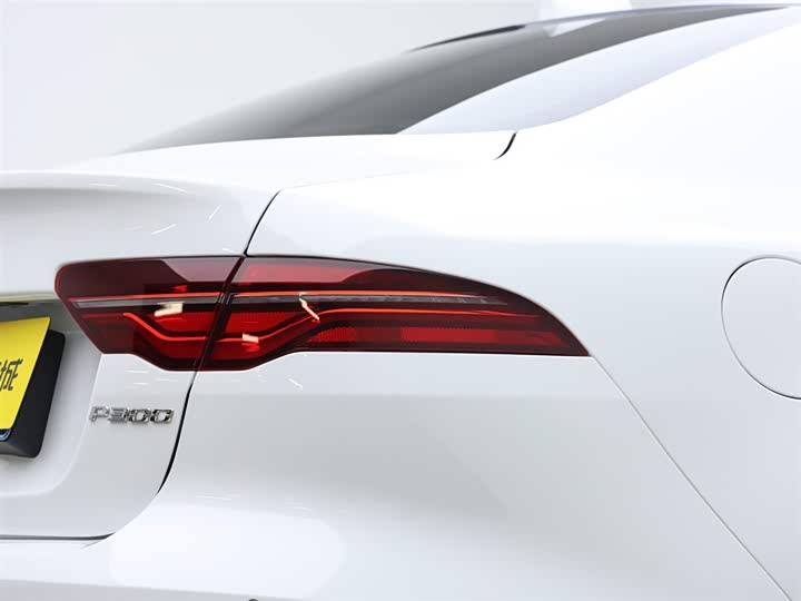 Jaguar XE L 2024 2024款 2.0T 250PS R-DYNAMIC S进取运动版