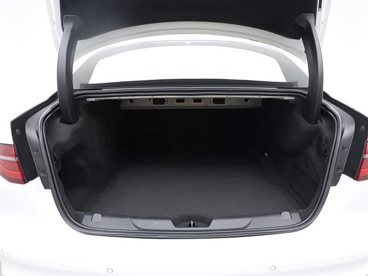 Jaguar XE L 2024 2024款 2.0T 250PS R-DYNAMIC S进取运动版