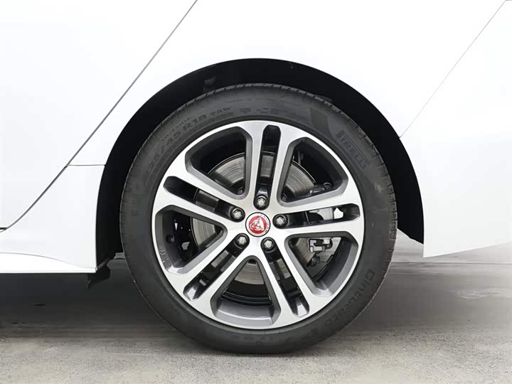 Jaguar XE L 2024 2024款 2.0T 250PS R-DYNAMIC S进取运动版