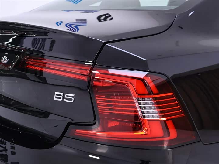 Volvo S90 2025 2025款 B5 智逸豪华版