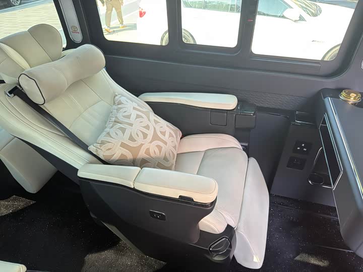 Toyota Coaster 2019 2019款 4.0L高级车GRB53L-ZEMSK 23座升级版9GR