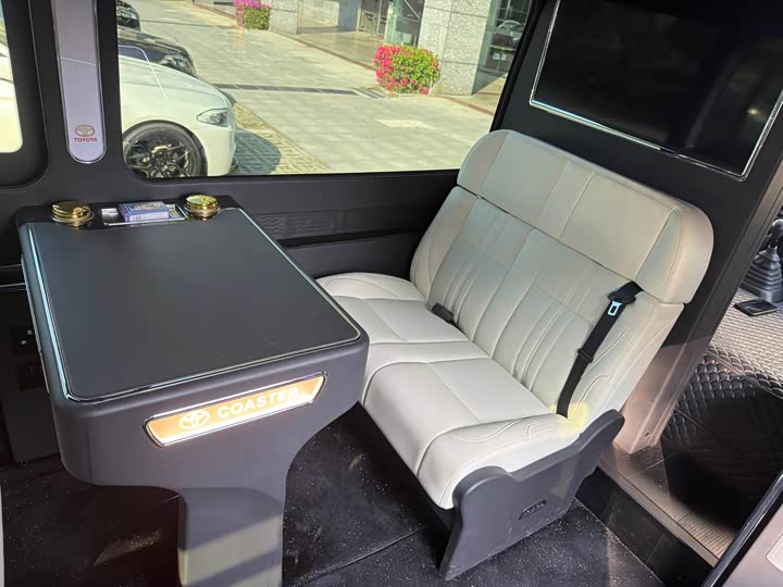 Toyota Coaster 2019 2019款 4.0L高级车GRB53L-ZEMSK 23座升级版9GR