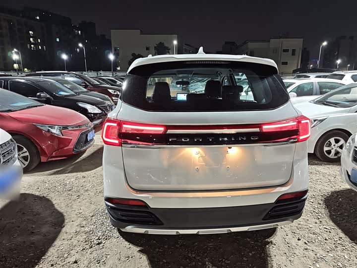 Dongfeng Forthing T5 2022 2022款 盛世款 1.5T 自动逐梦版五座