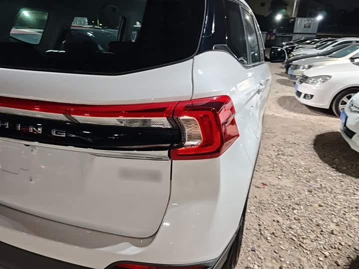 Dongfeng Forthing T5 2022 2022款 盛世款 1.5T 自动逐梦版五座