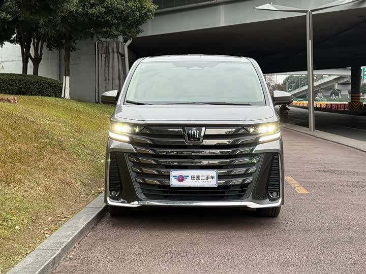 Toyota Vellfire 2024 2024款 皇冠 双擎 2.5L 至尊行政版