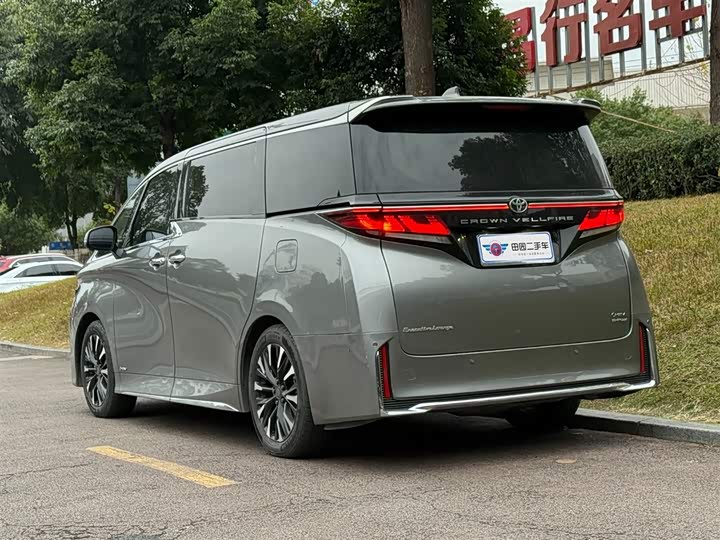 Toyota Vellfire 2024 2024款 皇冠 双擎 2.5L 至尊行政版