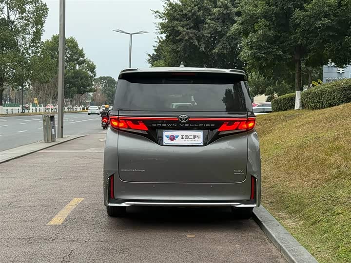 Toyota Vellfire 2024 2024款 皇冠 双擎 2.5L 至尊行政版