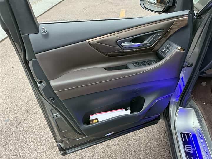 Toyota Vellfire 2024 2024款 皇冠 双擎 2.5L 至尊行政版