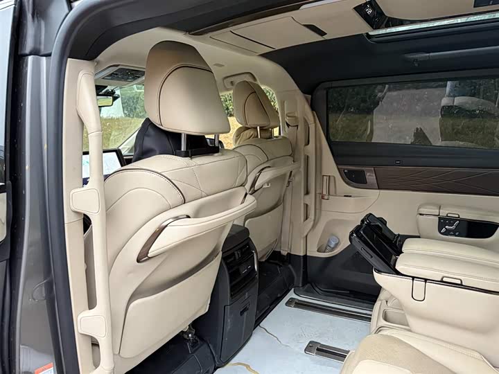 Toyota Vellfire 2024 2024款 皇冠 双擎 2.5L 至尊行政版