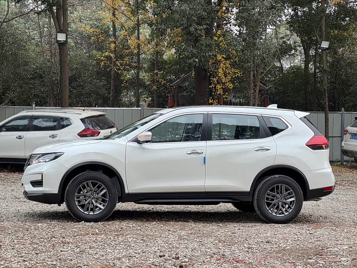 Nissan X-Trail 2025 2025款 荣誉 2.0L 两驱领先版