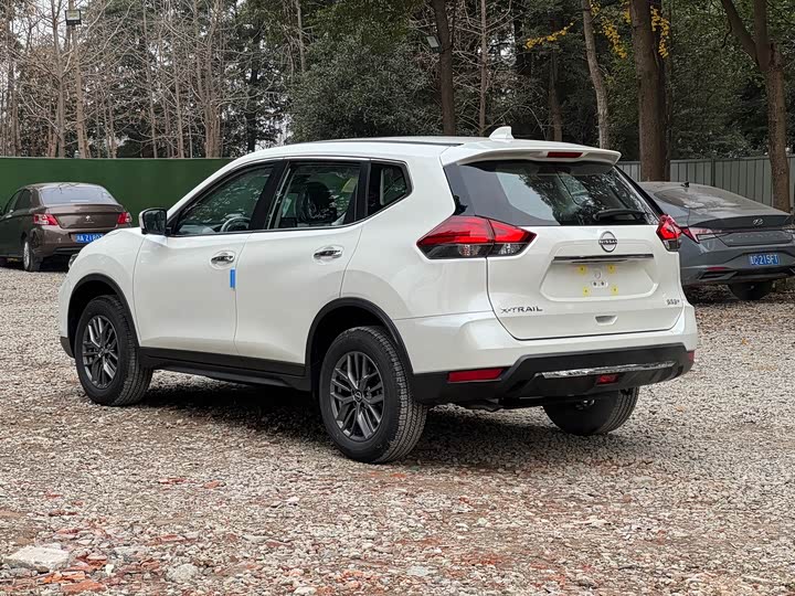 Nissan X-Trail 2025 2025款 荣誉 2.0L 两驱领先版