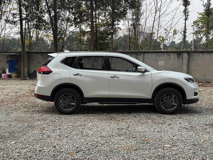 Nissan X-Trail 2025 2025款 荣誉 2.0L 两驱领先版