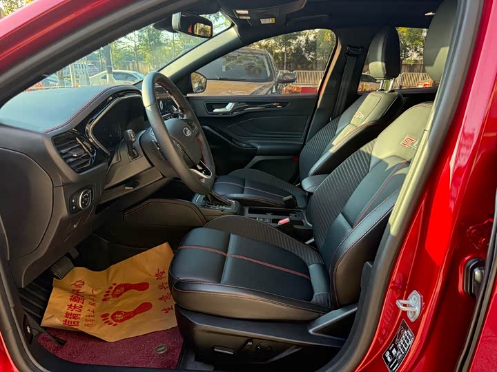 Ford Focus 2022 2022款 两厢 EcoBoost 180 自动ST Line