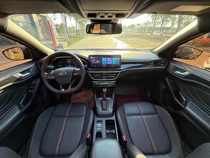 Ford Focus 2022 2022款 两厢 EcoBoost 180 自动ST Line