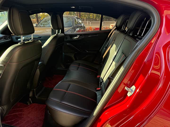 Ford Focus 2022 2022款 两厢 EcoBoost 180 自动ST Line