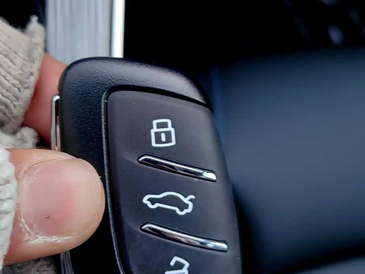 Roewe RX5 2025 2025款 PLUS 330TGI 自动领潮智惠版