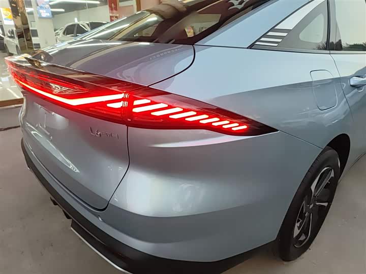 Geely Galaxy L6 2025 2025款 EM-i 140km 星舰版